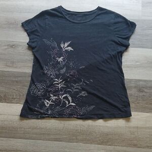 Chic Black Floral Women's Tee